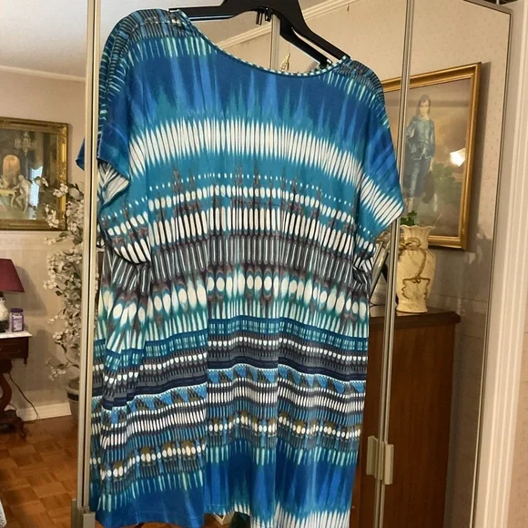 NEW WITHOUT TAGS AVENUE PLUS SIZE TOP 22/24 MULTI COLORS - Picture 4 of 16